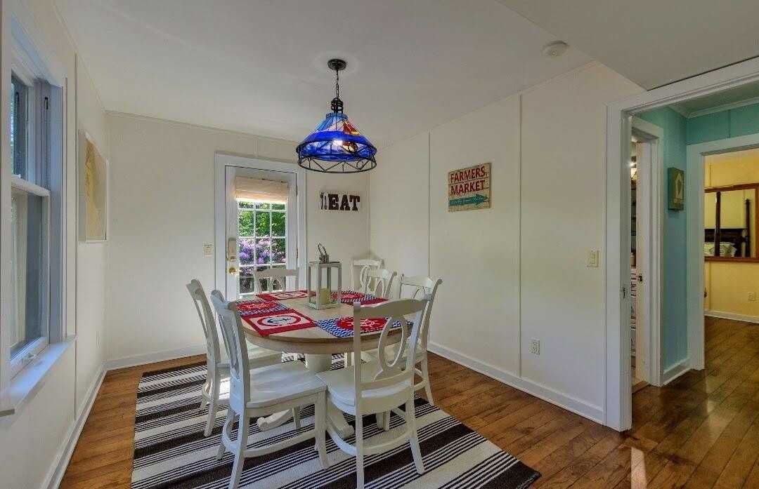 822 Allegan St - Photo 6 of 10