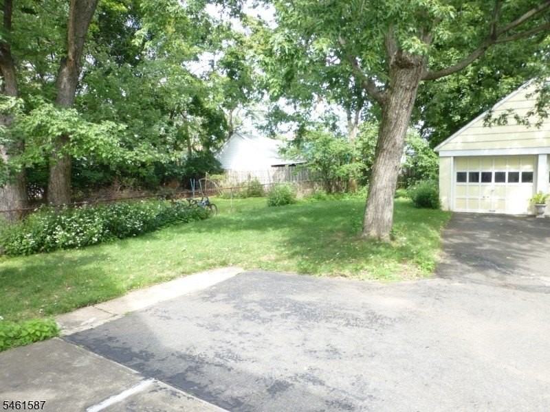 521 Summit Ave - Photo 2 of 16