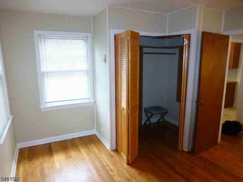 521 Summit Ave - Photo 5 of 16