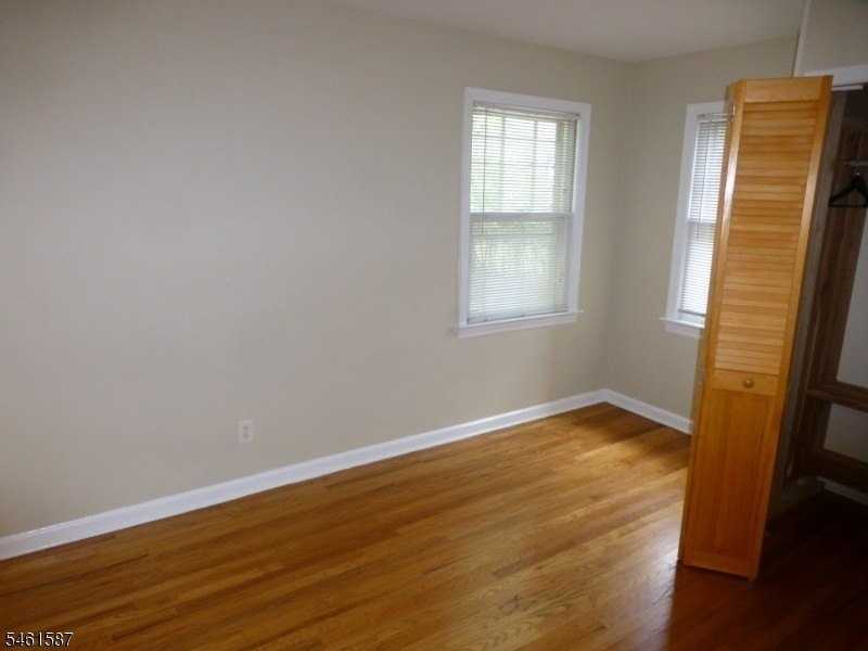521 Summit Ave - Photo 6 of 16