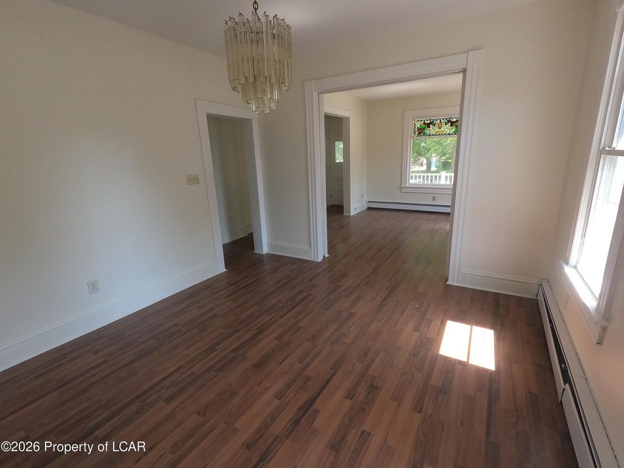 608 Wyoming Ave - Photo 3 of 8