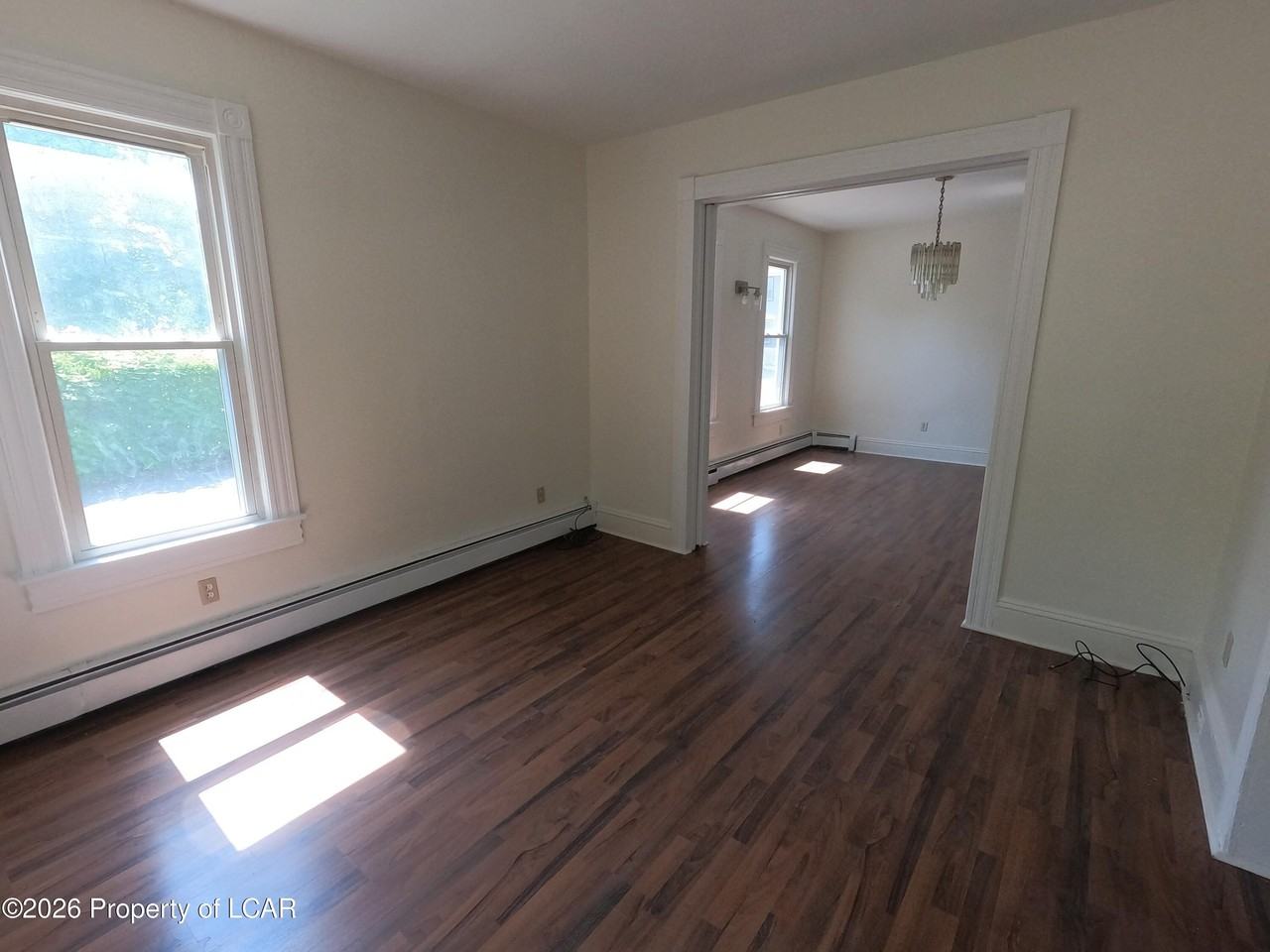 608 Wyoming Ave - Photo 4 of 8