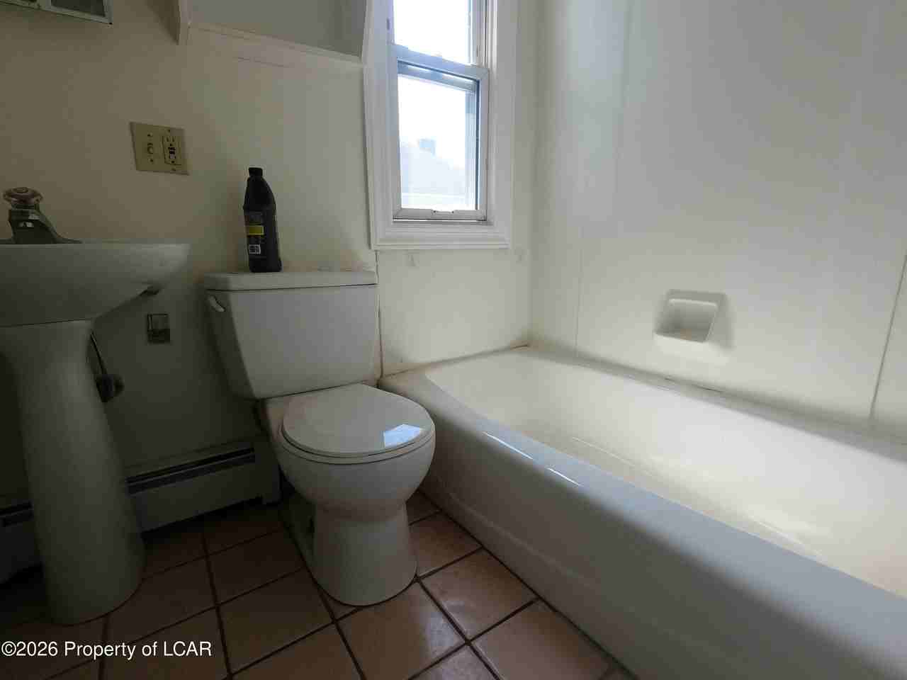 608 Wyoming Ave - Photo 5 of 8