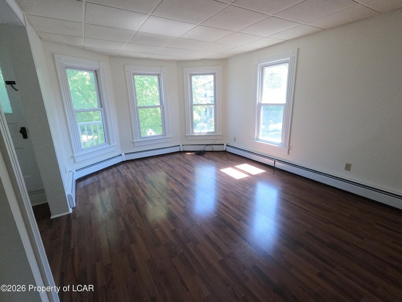 608 Wyoming Ave - Photo 6 of 8