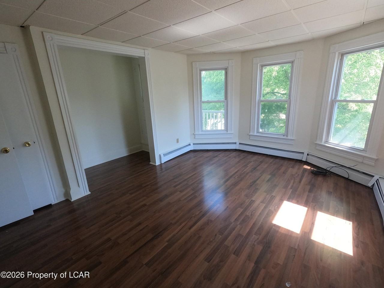 608 Wyoming Ave - Photo 7 of 8
