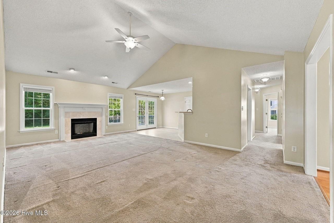 337 Foster Creek Rd - Photo 5 of 31