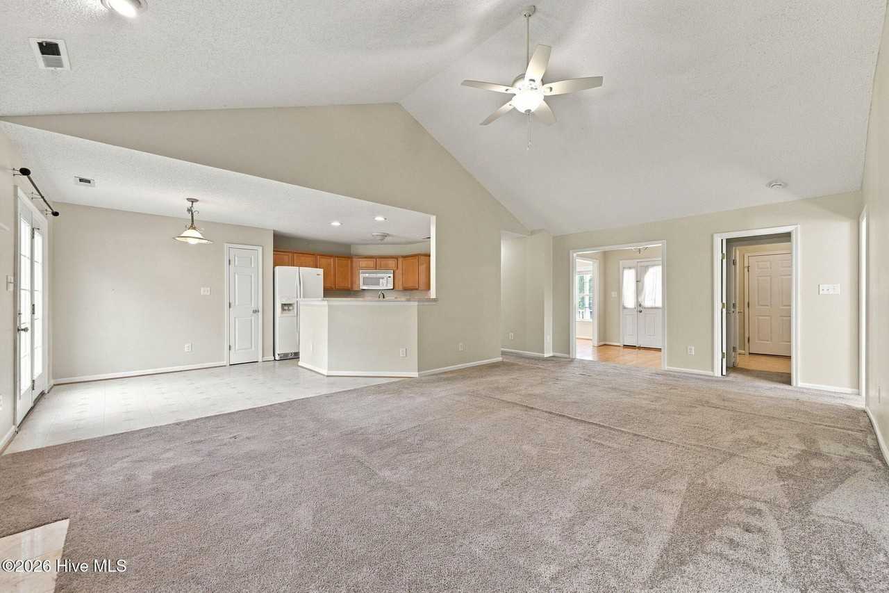 337 Foster Creek Rd - Photo 6 of 31
