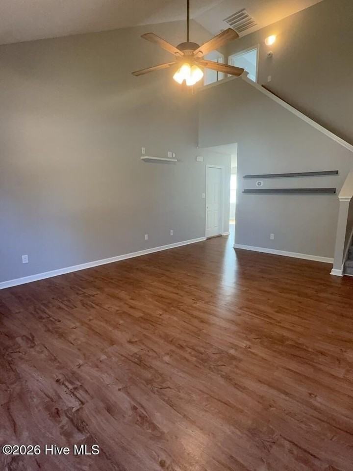 160 Kelly Cir - Photo 3 of 16