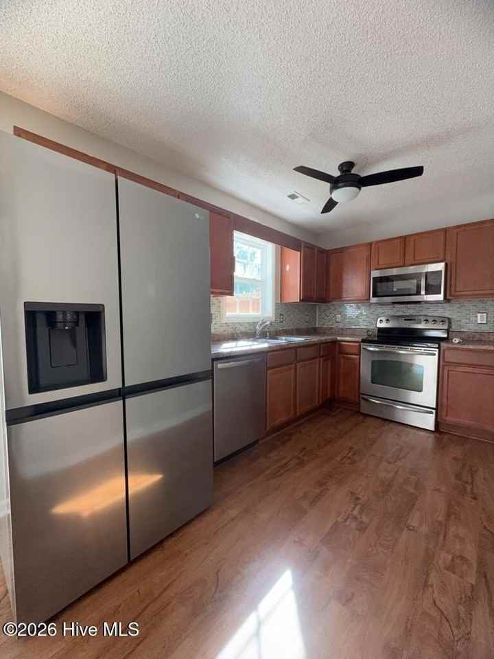 160 Kelly Cir - Photo 4 of 16