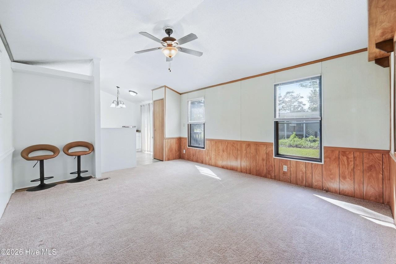 125 Seashore Dr - Photo 3 of 21