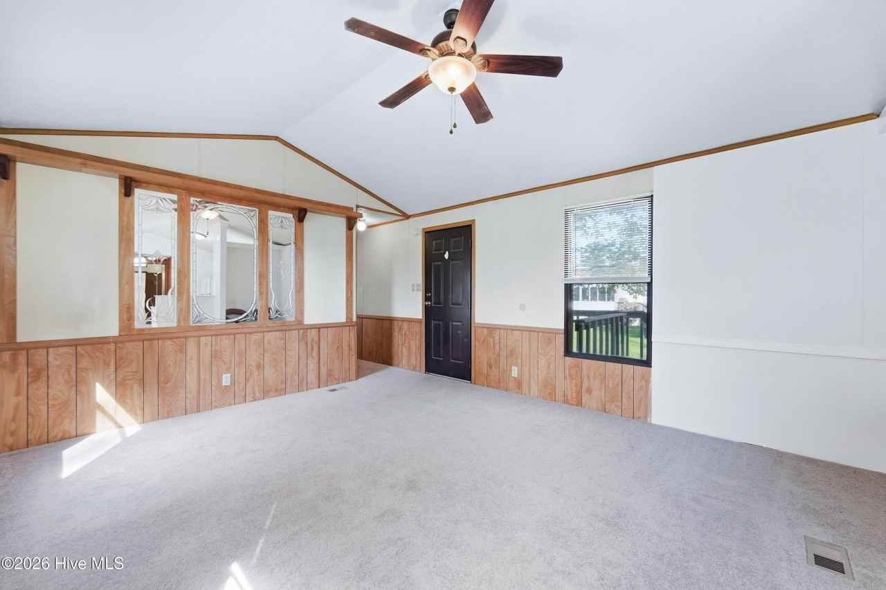 125 Seashore Dr - Photo 4 of 21