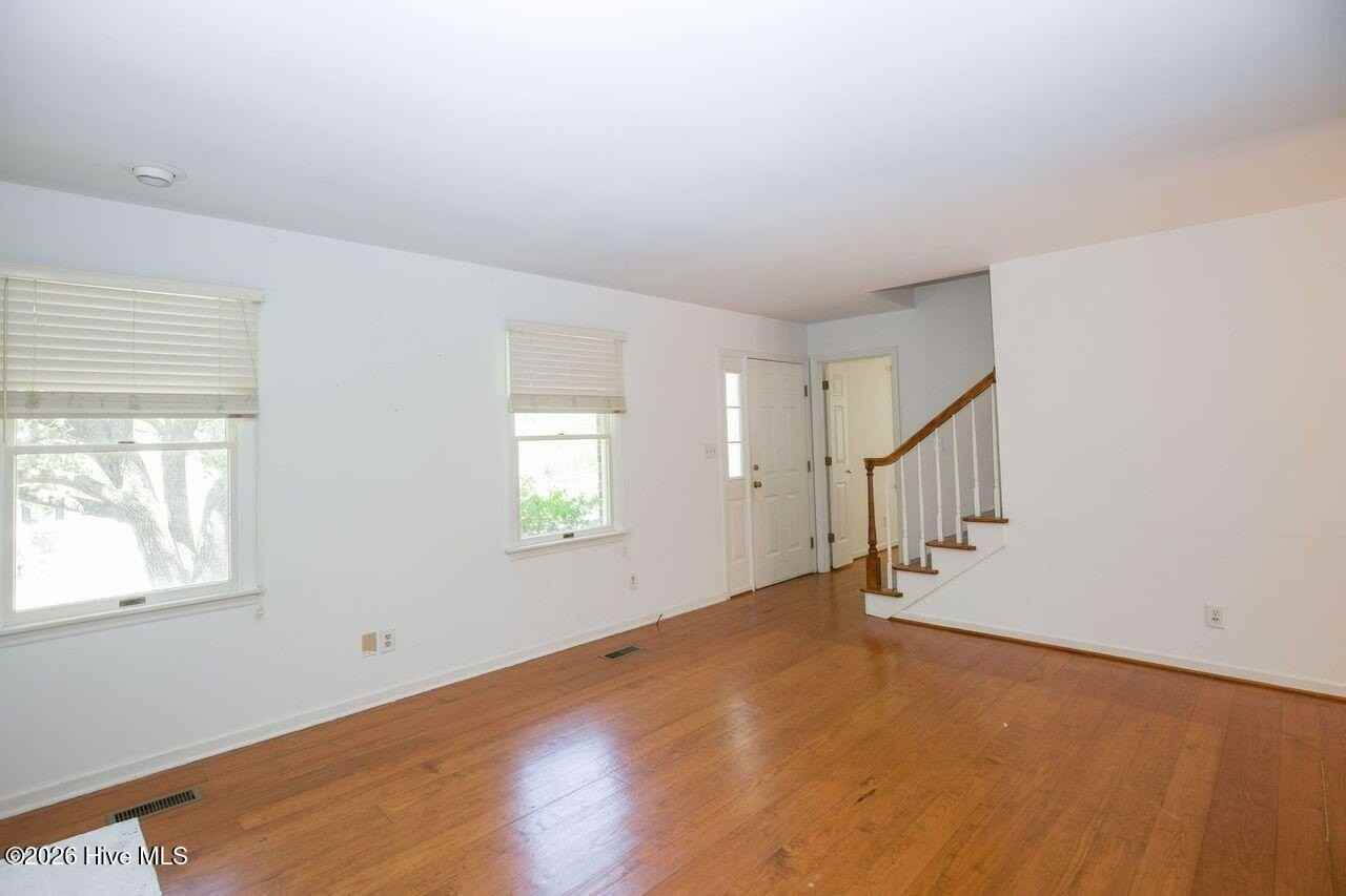 360 Spring Lake Dr - Photo 6 of 40