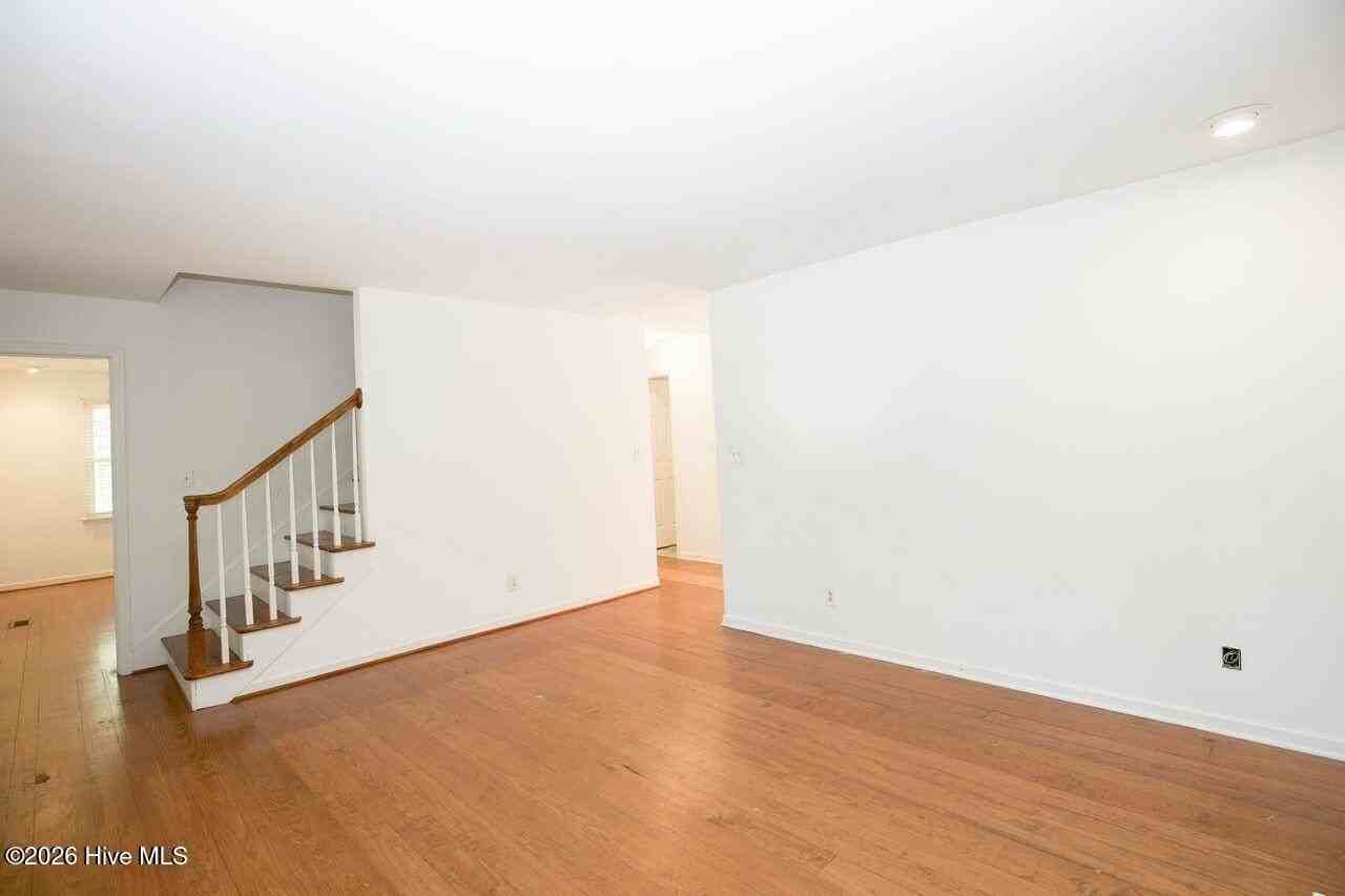 360 Spring Lake Dr - Photo 7 of 40