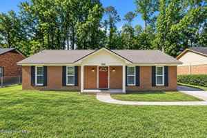 featured image of 3016 Mistletoe Ave