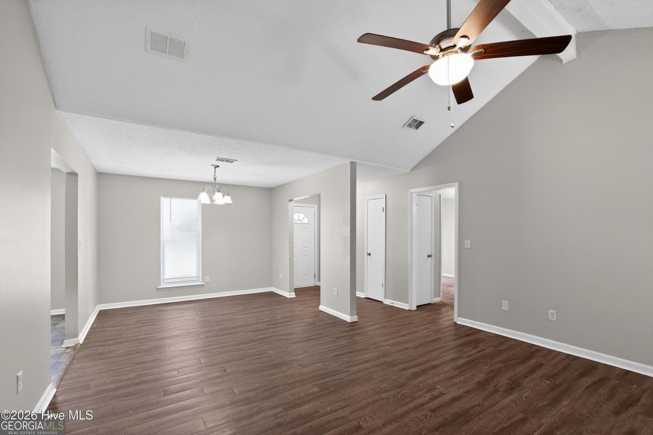 3016 Mistletoe Ave - Photo 3 of 26