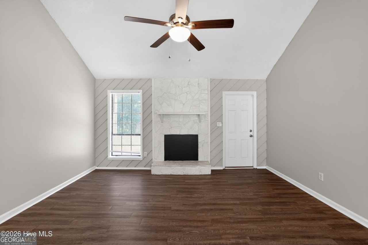 3016 Mistletoe Ave - Photo 4 of 26
