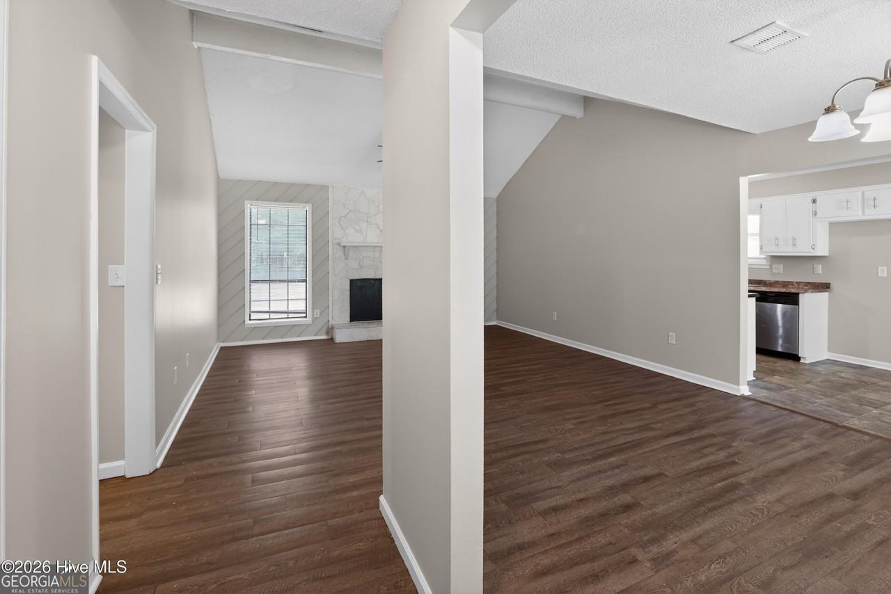 3016 Mistletoe Ave - Photo 6 of 26