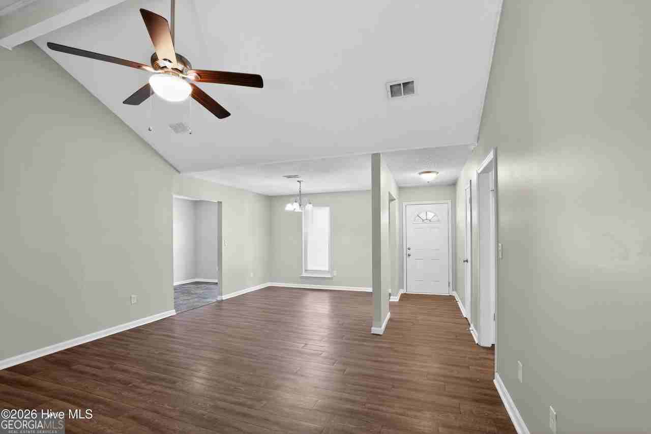3016 Mistletoe Ave - Photo 7 of 26