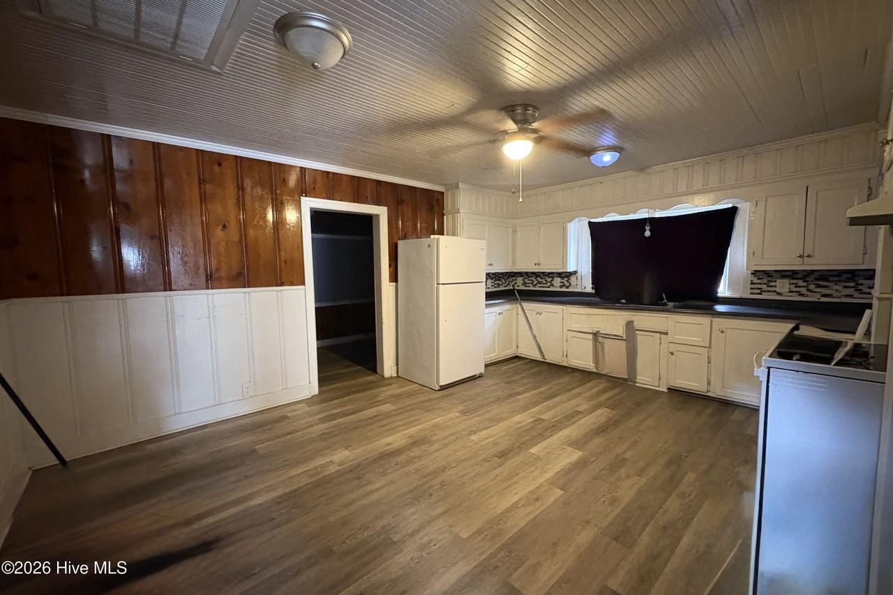 51 Oak Street - Photo 3 of 17