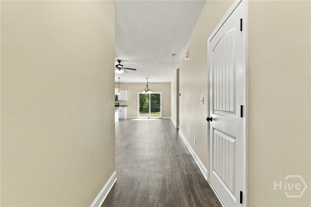 111 Willow Dr - Photo 2 of 35