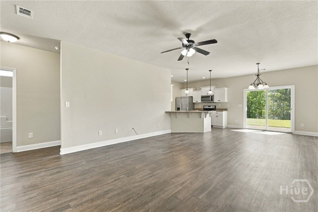 111 Willow Dr - Photo 3 of 35