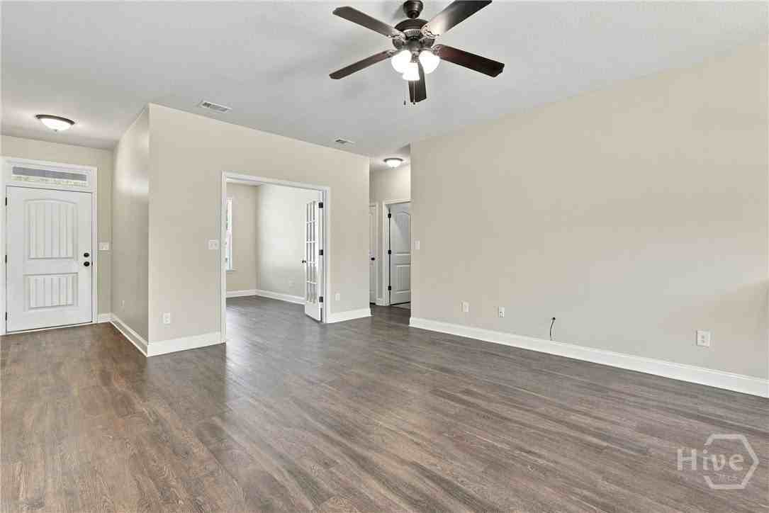111 Willow Dr - Photo 5 of 35