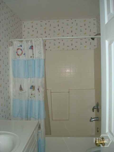 215 Old Mill Rd E - Photo 3 of 12