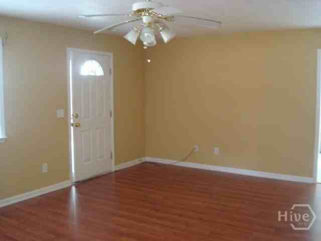 215 Old Mill Rd E - Photo 4 of 12