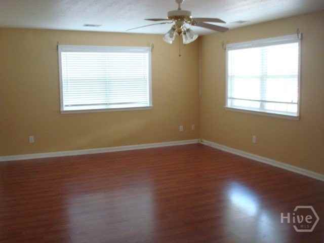 215 Old Mill Rd E - Photo 5 of 12