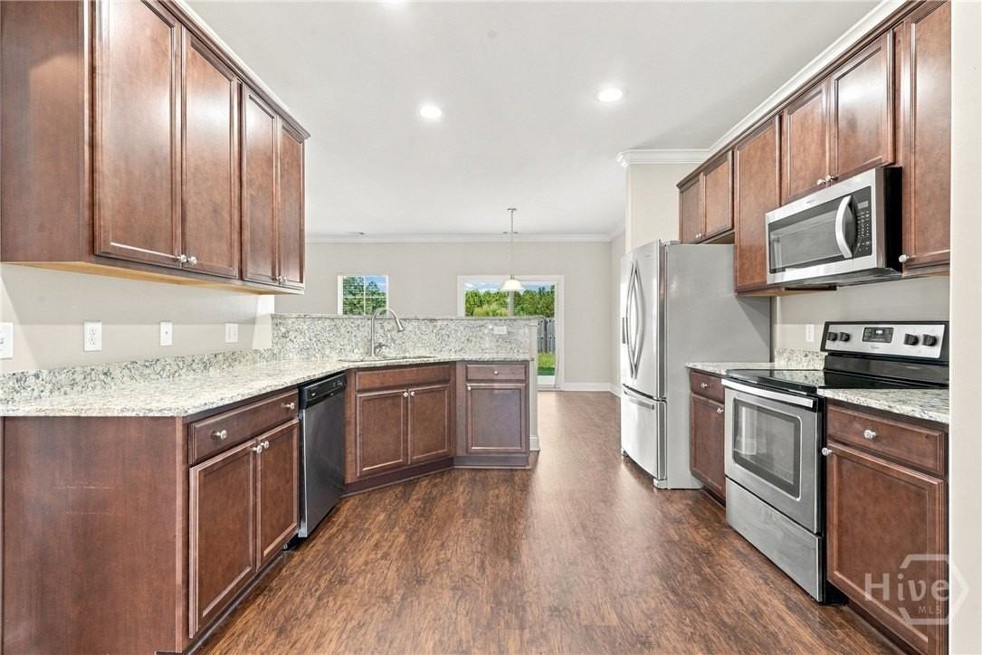 135 Greystone Dr - Photo 5 of 31