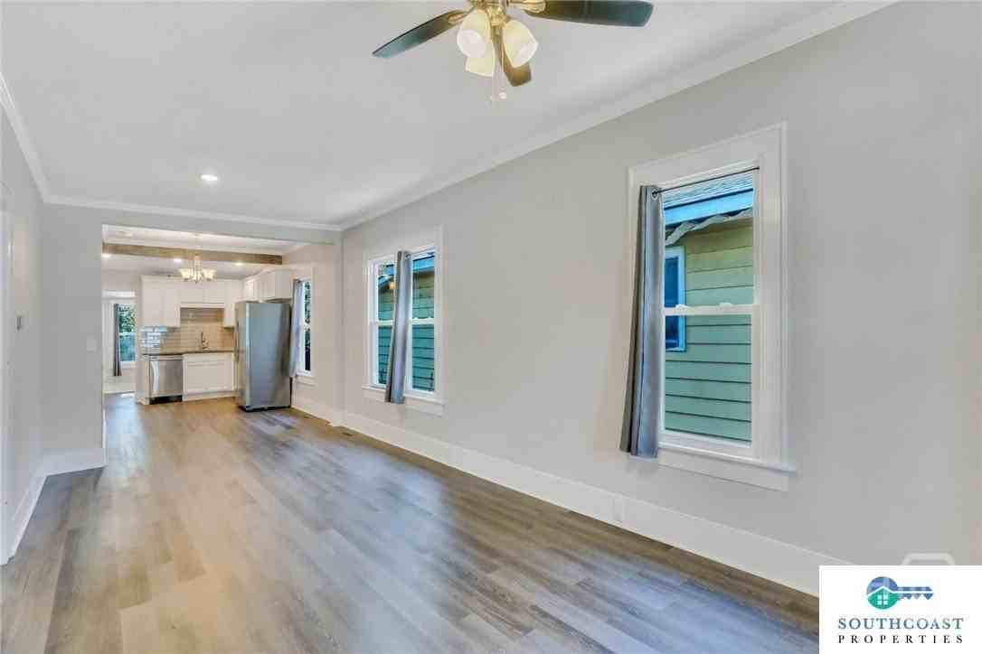 27 W 54th St - Photo 3 of 11