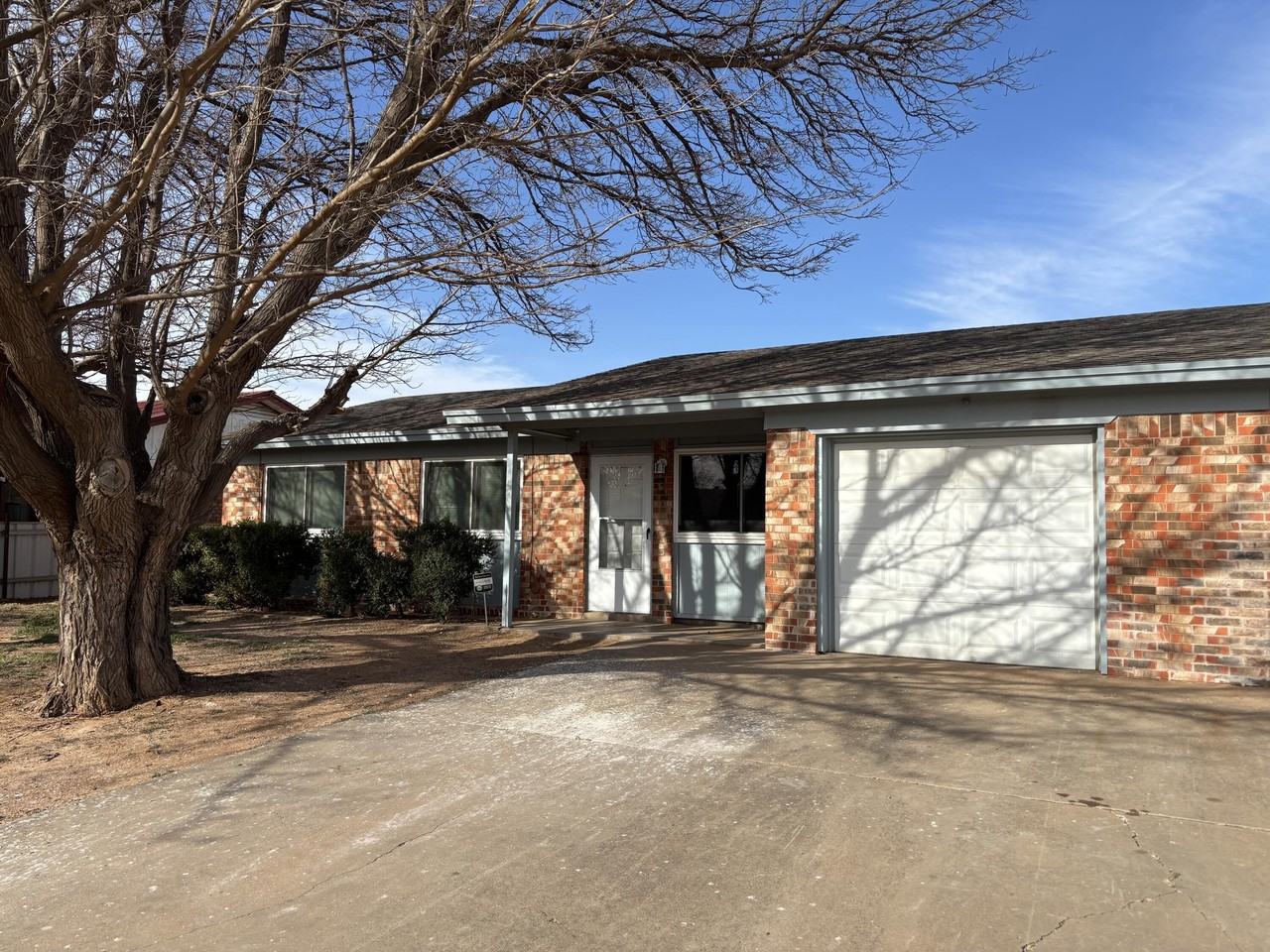 7406 Globe Ave - Photo 2 of 10