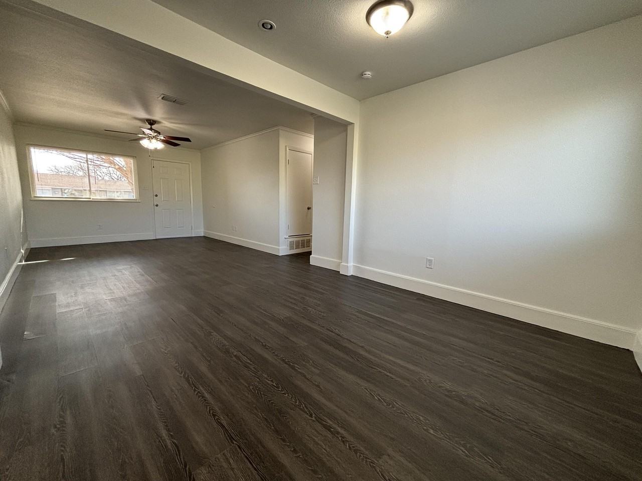 7406 Globe Ave - Photo 4 of 10