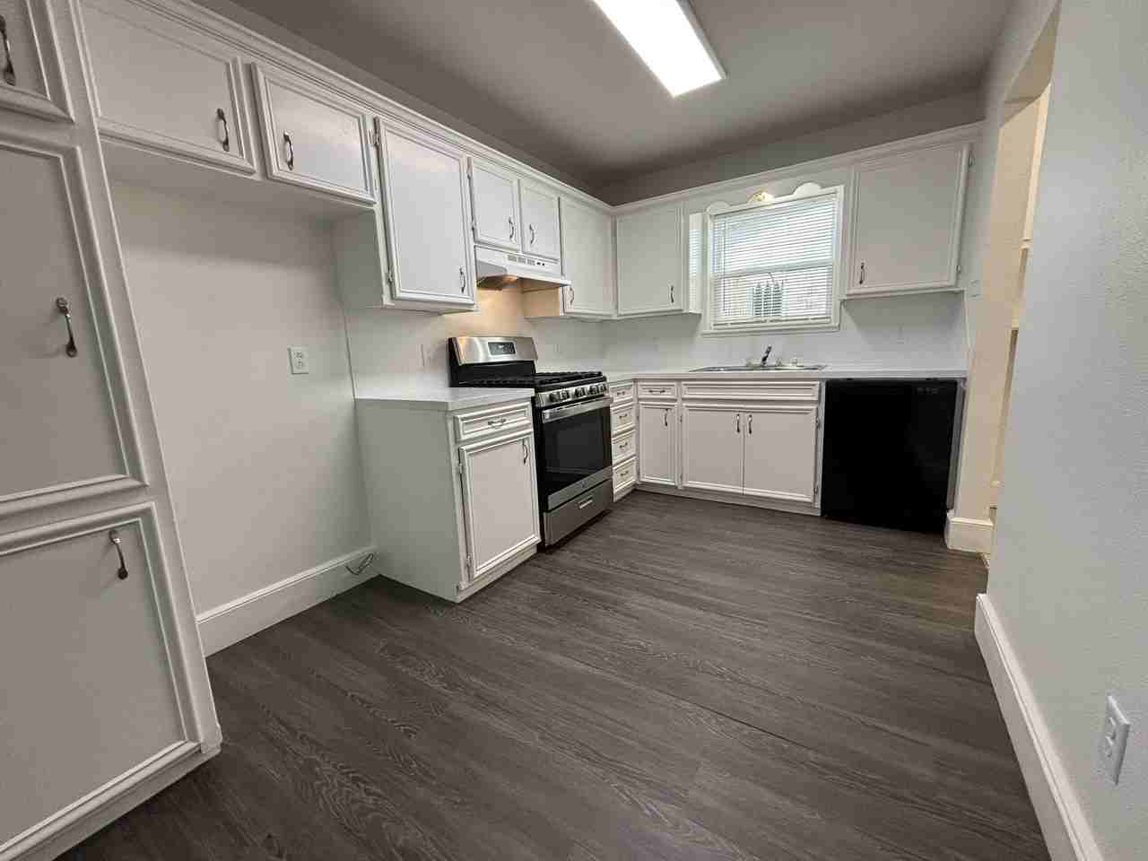 7406 Globe Ave - Photo 5 of 10