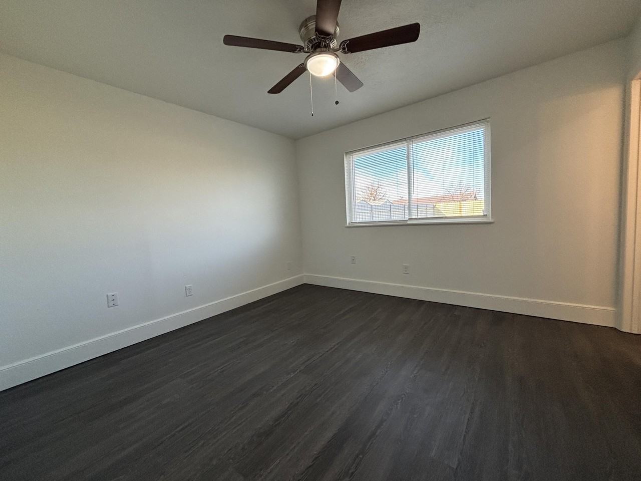 7406 Globe Ave - Photo 6 of 10