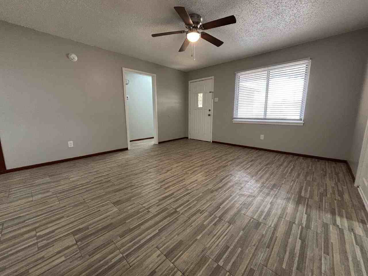 5720 46th St - Photo 4 of 14