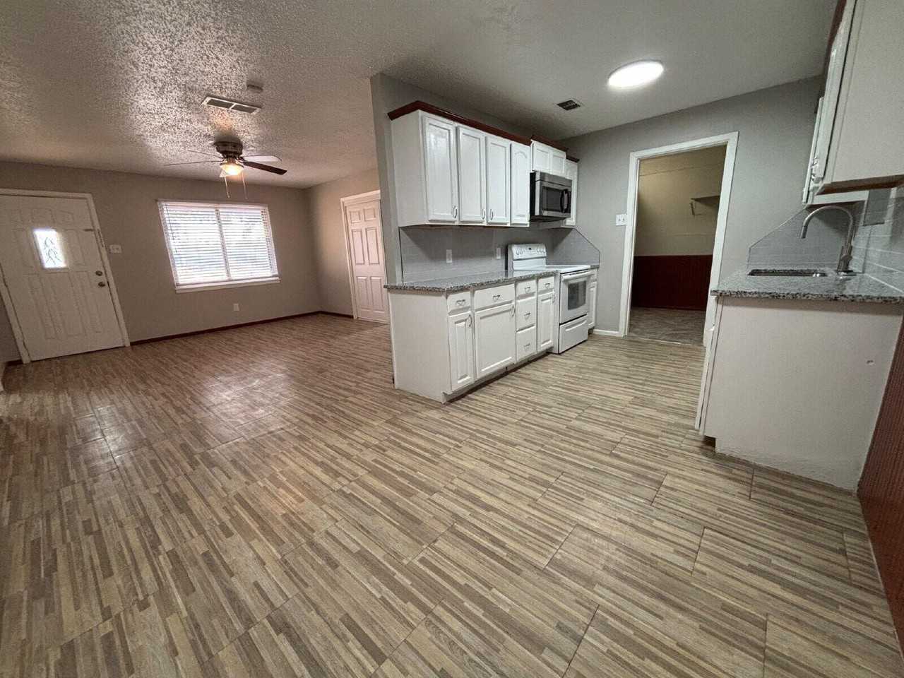 5720 46th St - Photo 6 of 14
