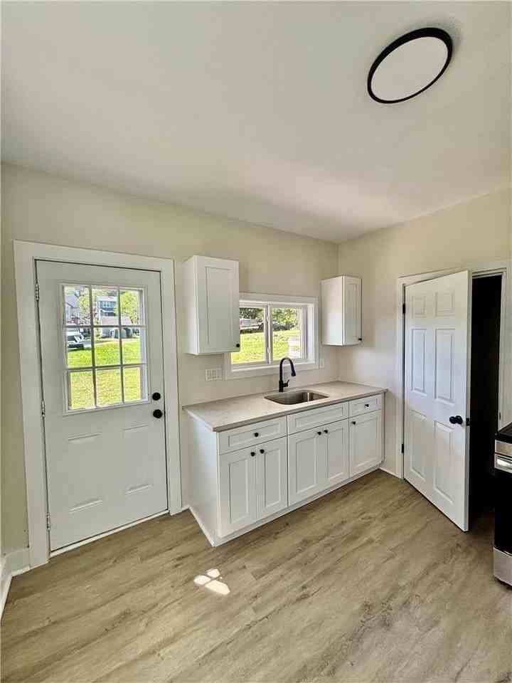 436 Market St - Photo 4 of 14