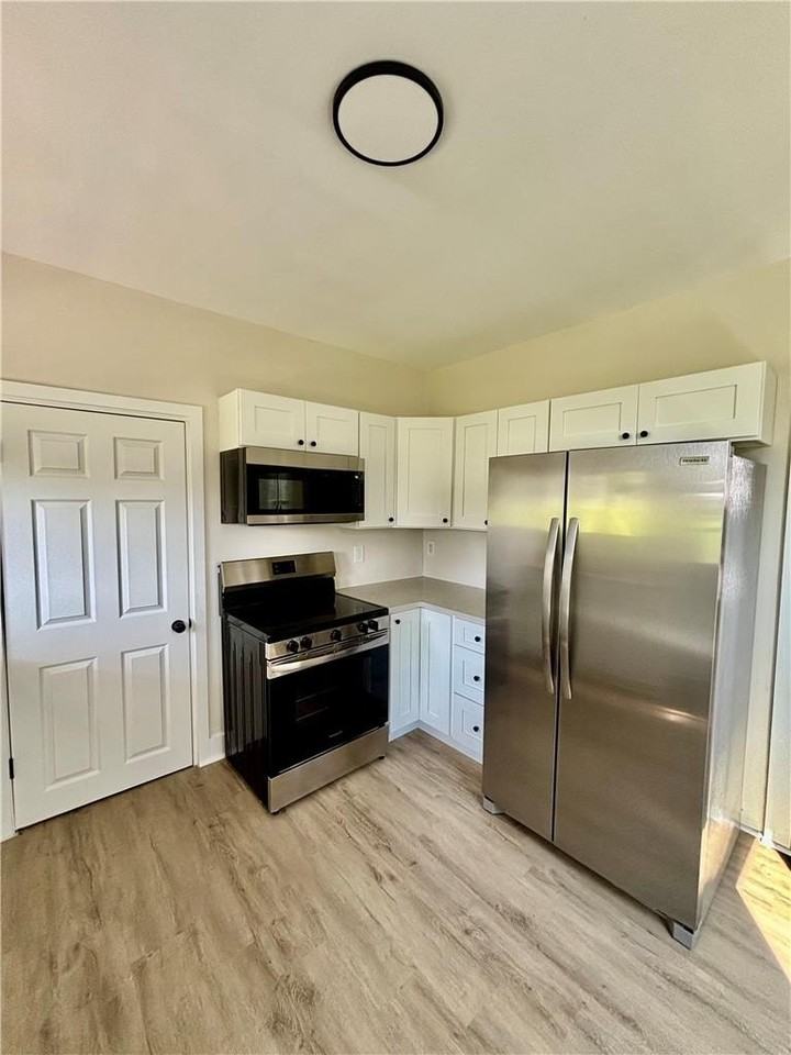 436 Market St - Photo 5 of 14