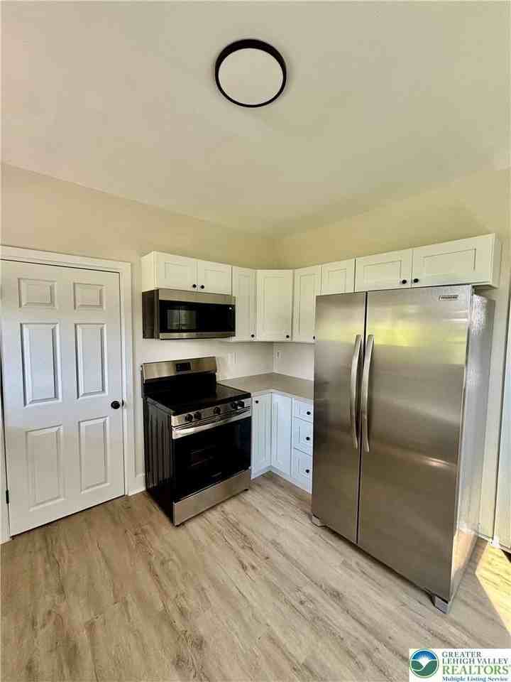 438 Market St - Photo 3 of 18