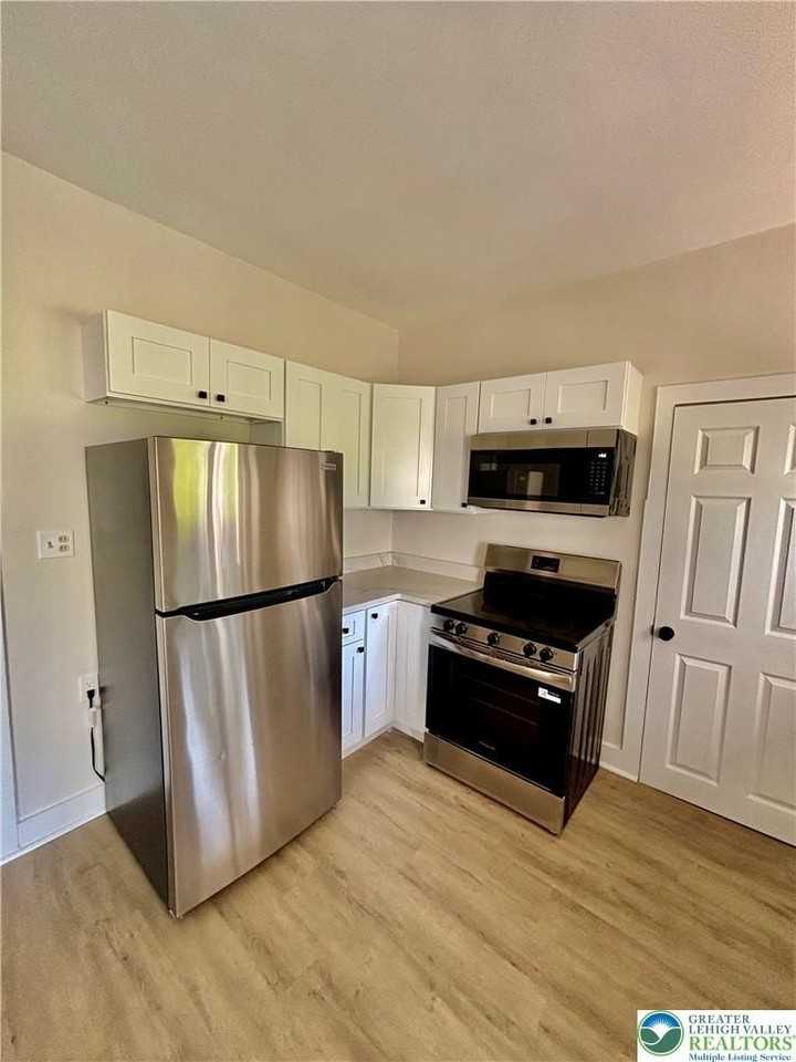 438 Market St - Photo 5 of 18