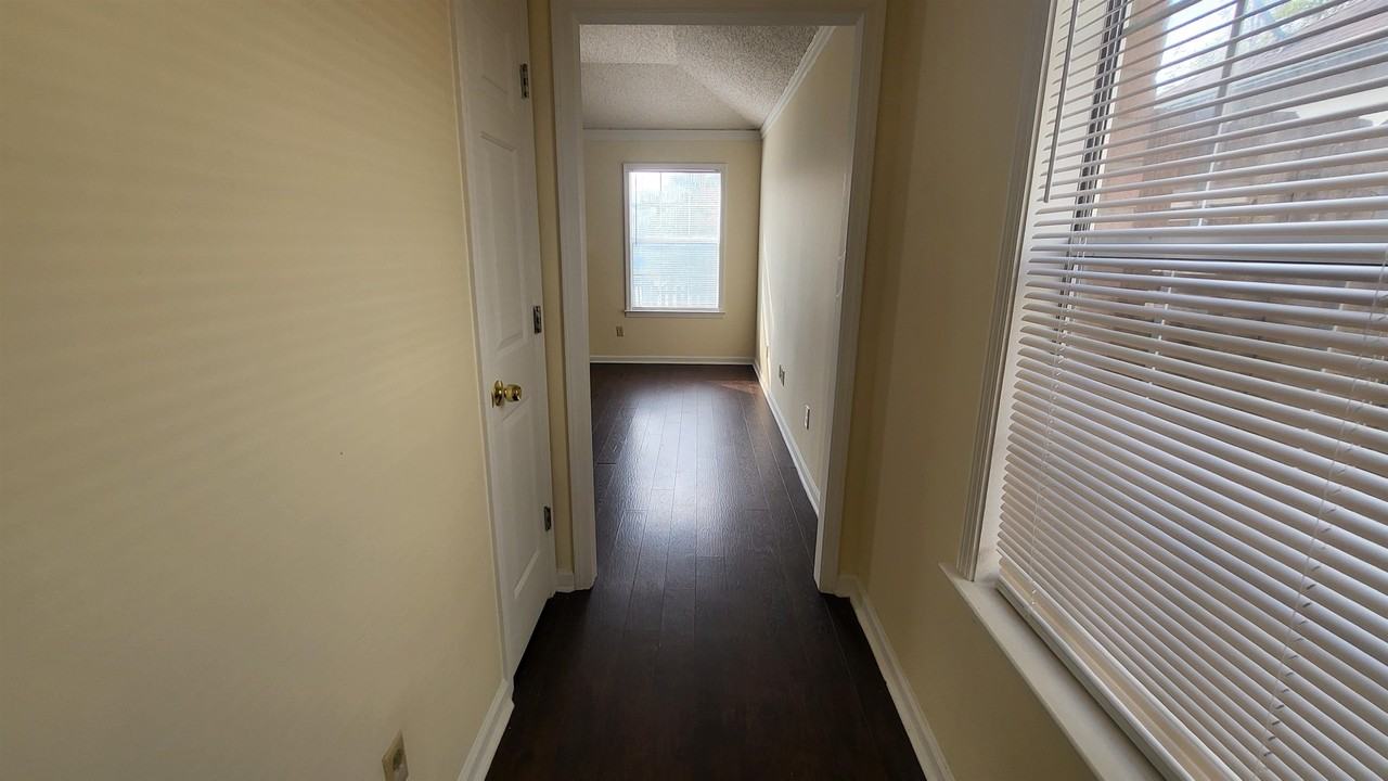 2232 Lake Springs Ln - Photo 2 of 10