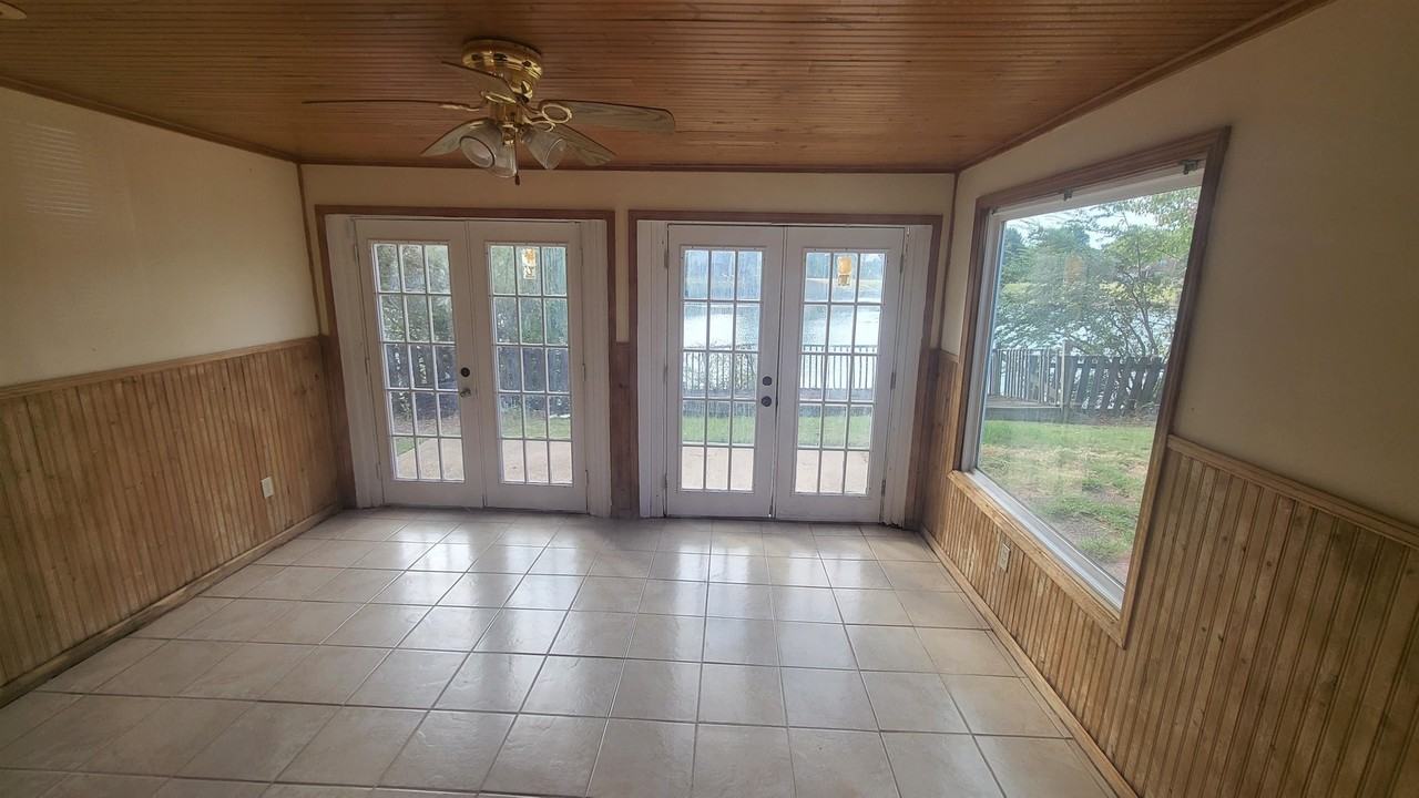 2232 Lake Springs Ln - Photo 4 of 10