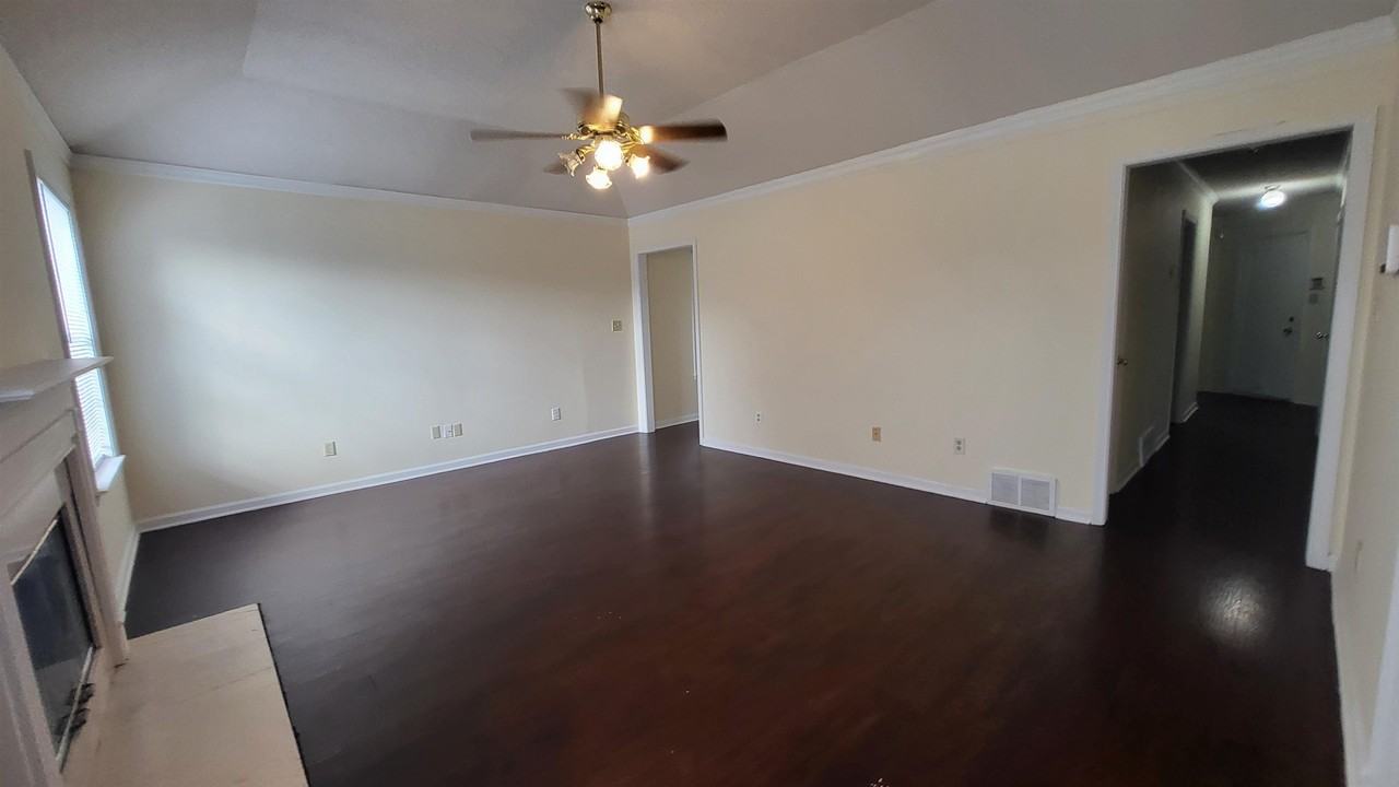 2232 Lake Springs Ln - Photo 5 of 10