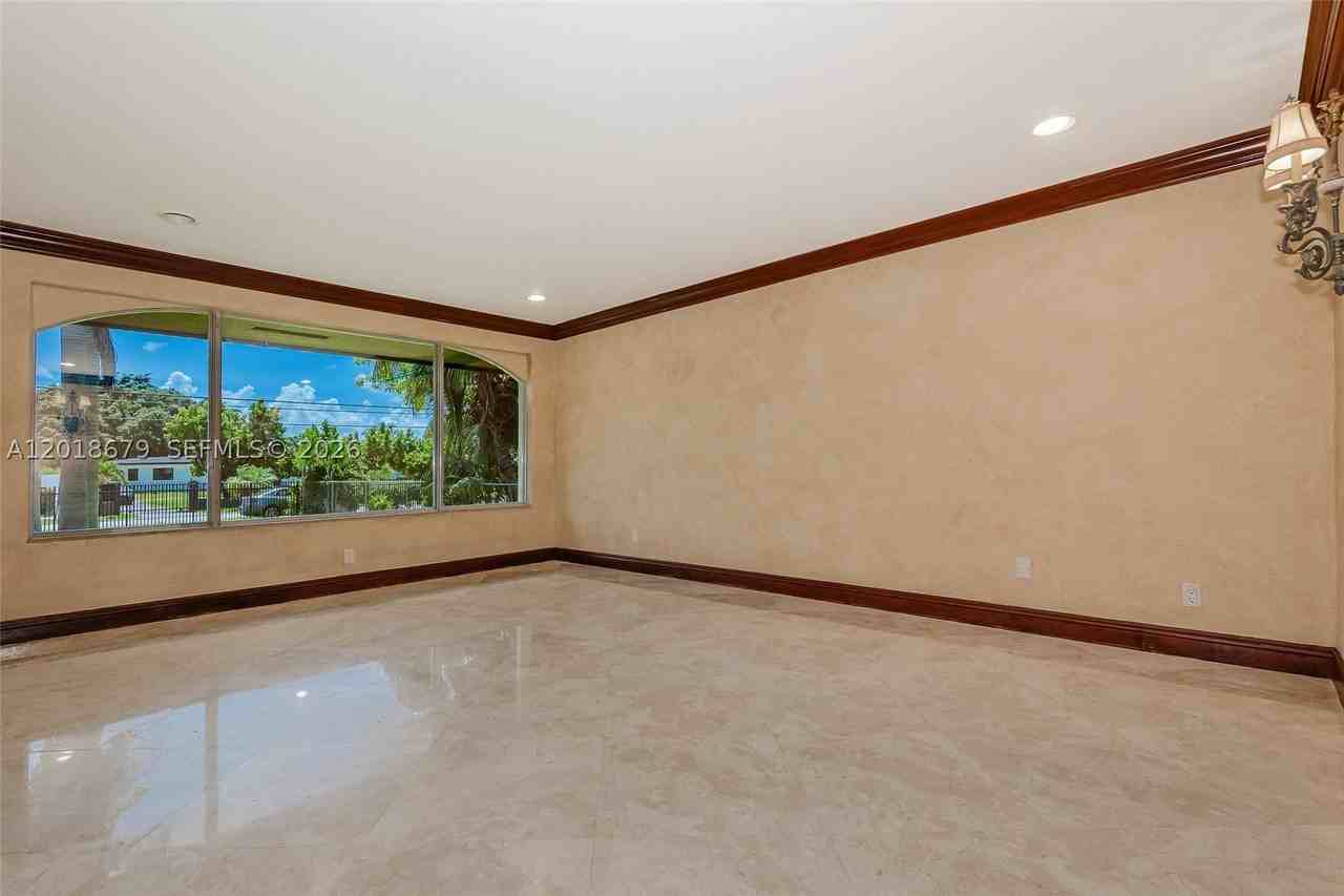 12425 Sw 43rd St - Photo 5 of 45