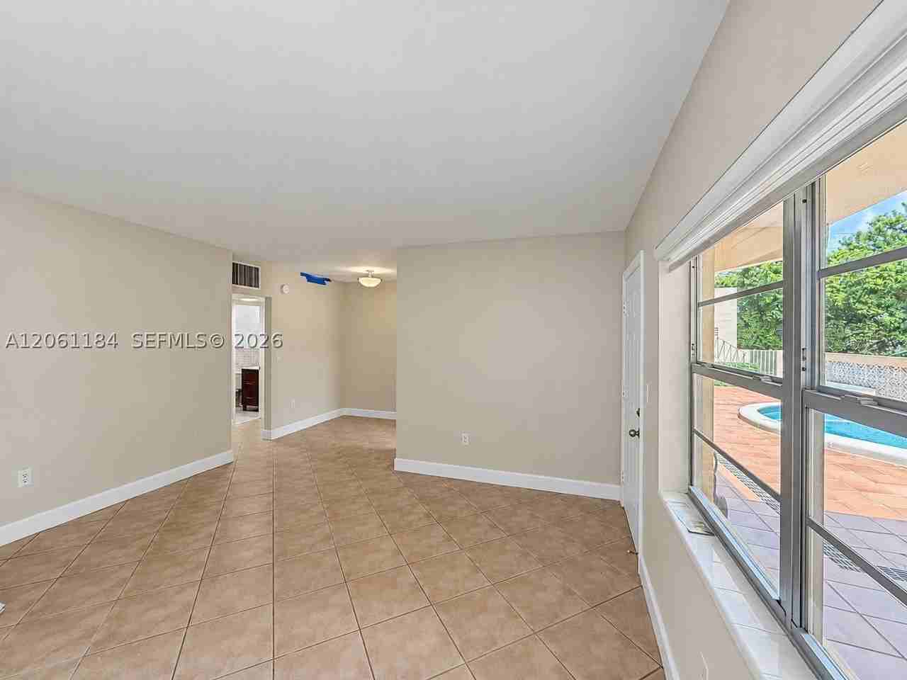 115 Calabria Ave #5 - Photo 4 of 14