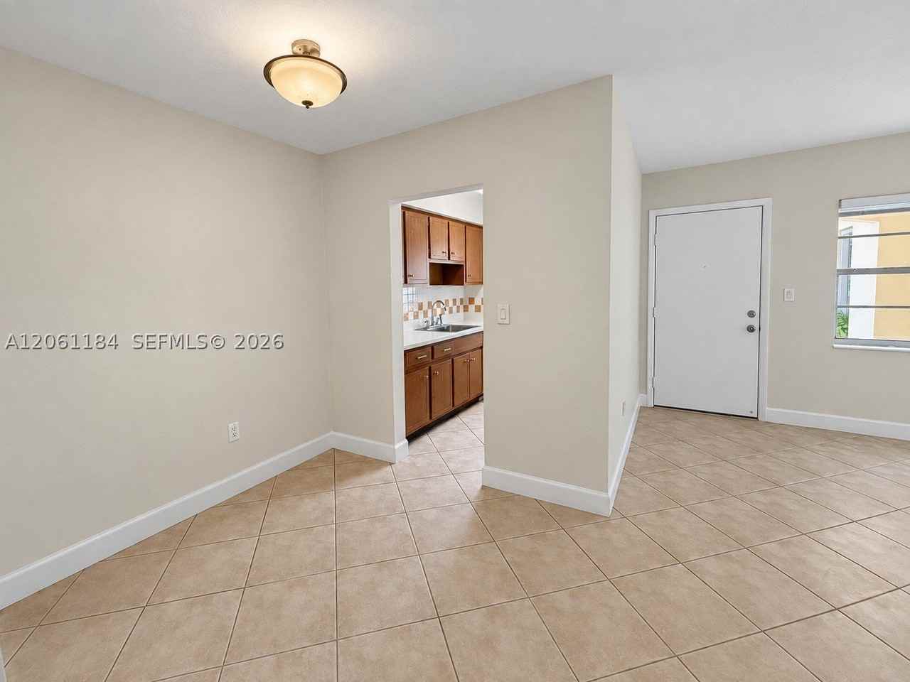 115 Calabria Ave #5 - Photo 5 of 14