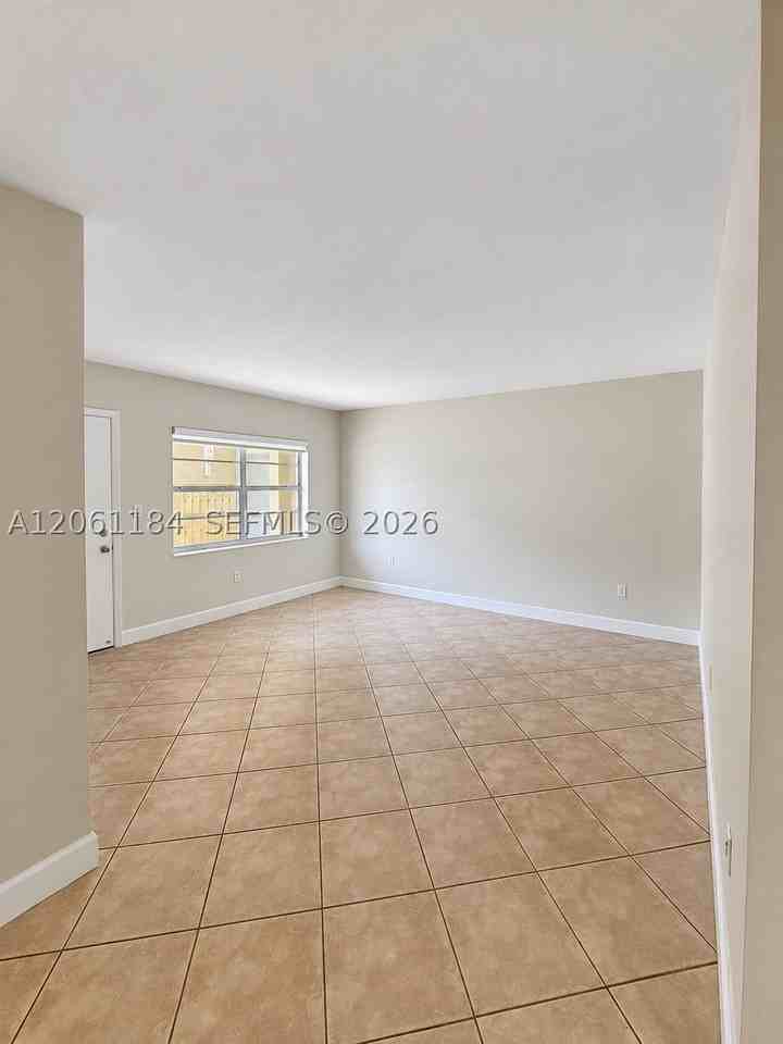 115 Calabria Ave #5 - Photo 7 of 14