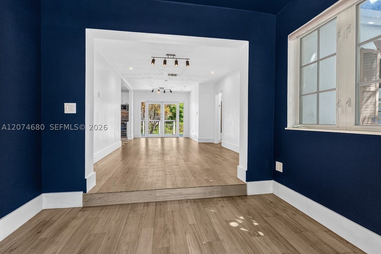 447 Blue Rd - Photo 4 of 30
