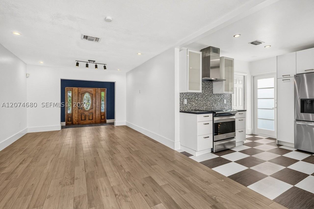 447 Blue Rd - Photo 6 of 30